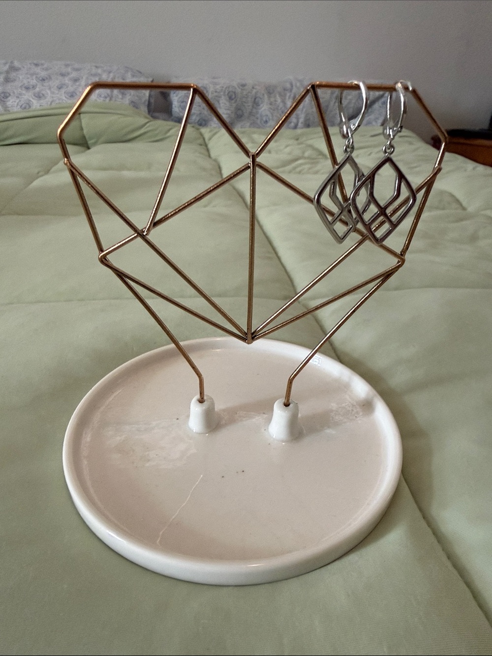 Geometric Heart Jewelry Stand in Rose Gold and White